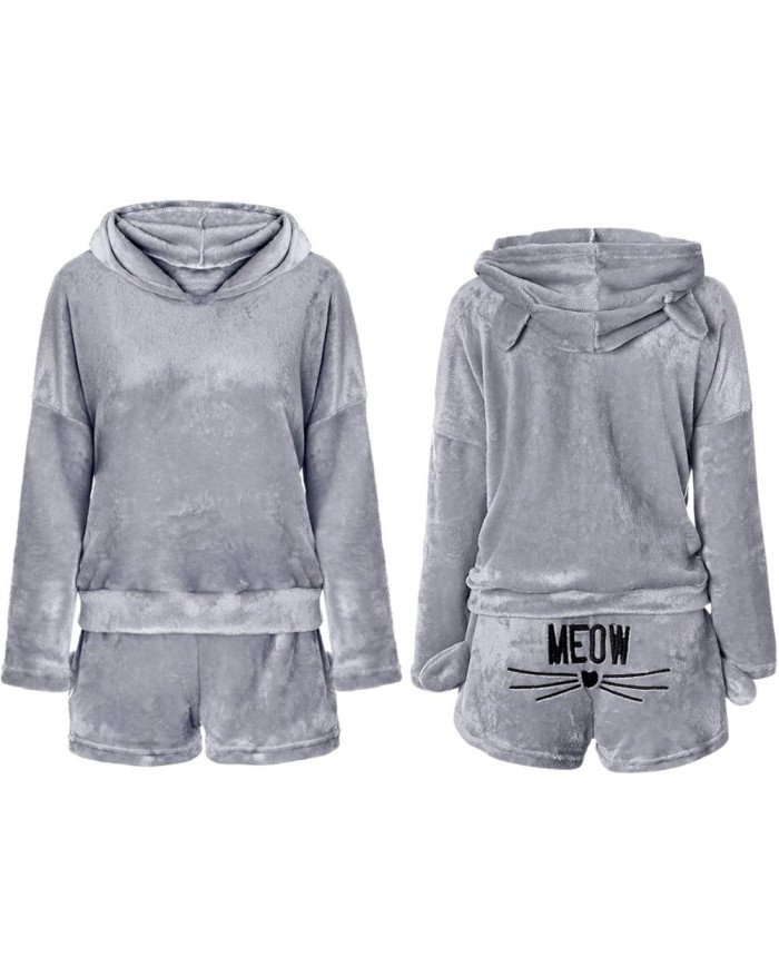 Topla ženska pižama iz mehkega pliša z kapuco – dvodelni komplet