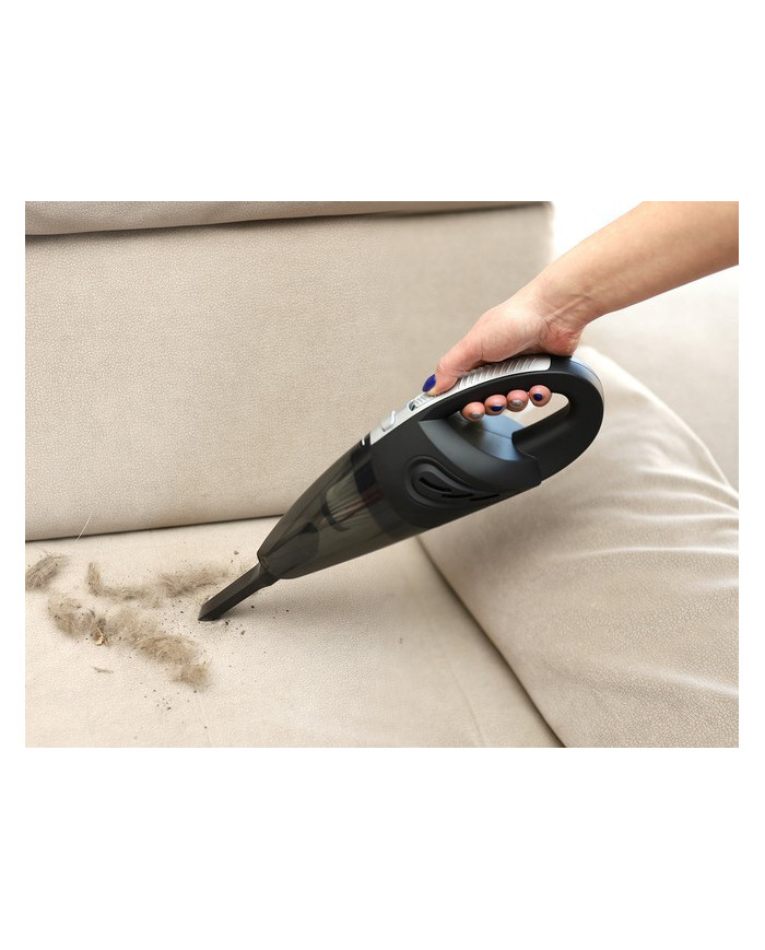 Akumulatorski sesalnik za avto